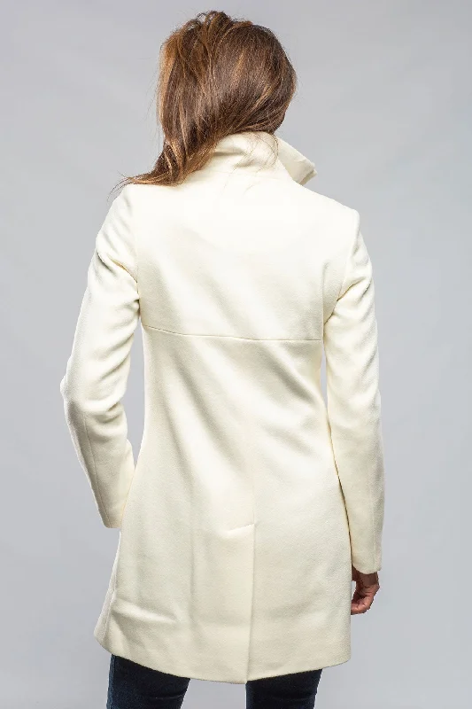 Lili Virgin Wool Coat In White